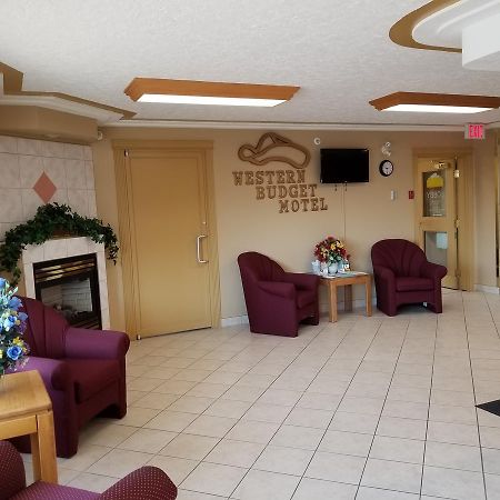 Western Budget Motel West Red Deer Bagian luar foto