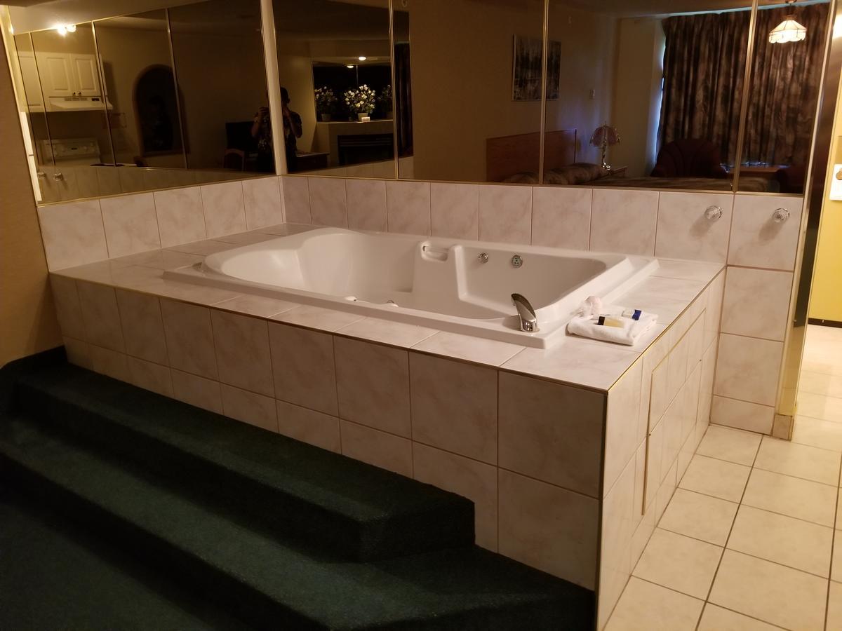 Western Budget Motel West Red Deer Bagian luar foto